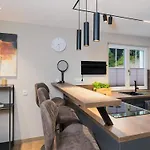 別荘 Waldklang Refugium Schwarzwald - Eingezaeunt - Aussen-sauna - Tischkicker - Billard