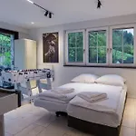別荘 Waldklang Refugium Schwarzwald - Eingezaeunt - Aussen-sauna - Tischkicker - Billard アルピルスバッハ