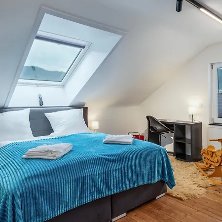 Waldklang Refugium Schwarzwald - Eingezäunt - Sauna Geplant - Tischkicker - Billard Ferienhaus *