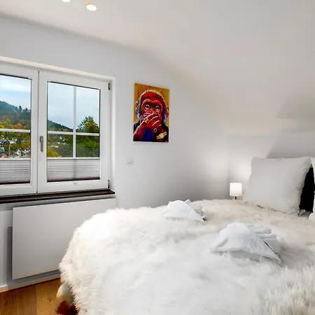 Waldklang Refugium Schwarzwald - Eingezäunt - Sauna Geplant - Tischkicker - Billard Ferienhaus *