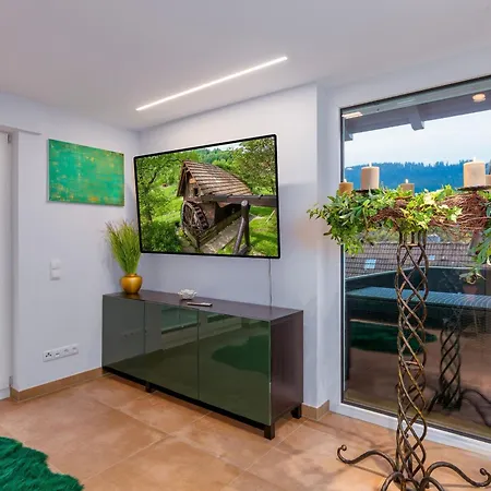 Waldklang Refugium Schwarzwald - Eingezäunt - Sauna Geplant - Tischkicker - Billard Ferienhaus *