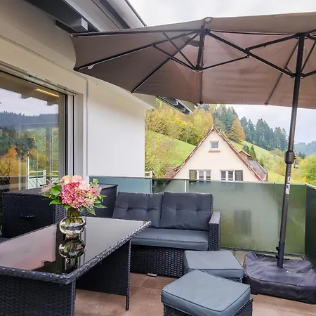 Hébergement de vacances Waldklang Refugium Schwarzwald - Eingezaeunt - Aussen-sauna - Tischkicker - Billard Alpirsbach
